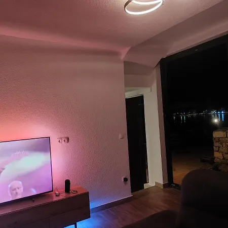 Seaview Holiday Apartment, Fresh & Renovated נין
