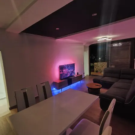 Seaview Holiday Apartment, Fresh & Renovated Nin