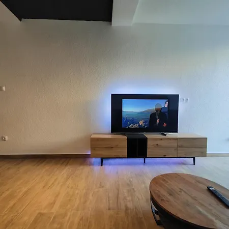 Seaview Holiday Apartment, Fresh & Renovated * נין