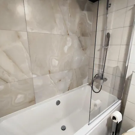 Seaview Holiday Apartment, Fresh & Renovated נין