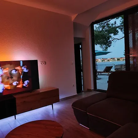 Seaview Holiday Apartment, Fresh & Renovated Nin