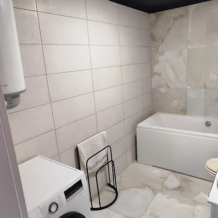 Seaview Holiday Apartment, Fresh & Renovated דירה