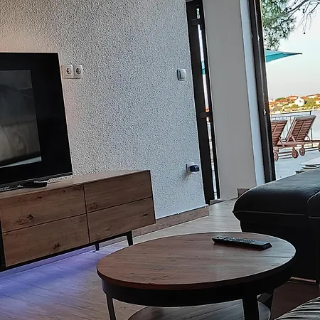 Seaview Holiday Apartment, Fresh & Renovated דירה