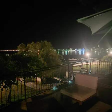 Seaview Holiday Apartment, Fresh & Renovated