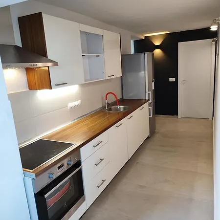 Seaview Apartment, Fresh & Renovated *