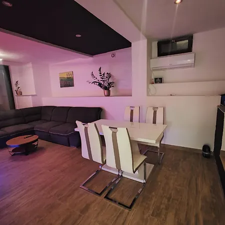 Lägenhet Seaview Holiday Apartment, Fresh & Renovated Nin